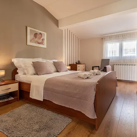Apartment Iva *