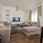 Iva Apartman